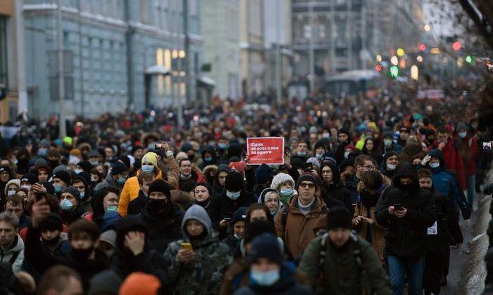 Die Demonstranten skandierten: "Weg mit Putin", "Putin ist ein Dieb" 