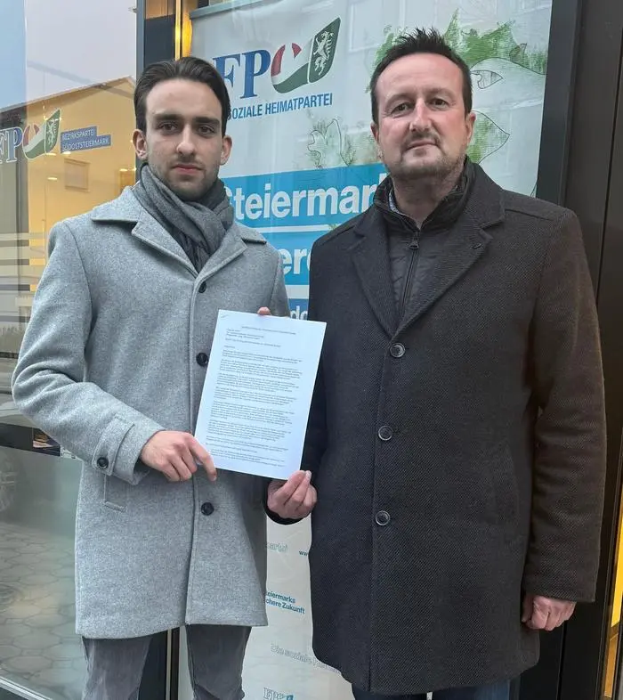 FPÖ-Ortsparteiobmann Tim Tschinkel und Landtagsabgeordneter Herbert Kober mit der Anfrage an den steirischen Landeshauptmann