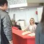 Hanni Regenfelder begrüßte am Montag die ersten Kunden