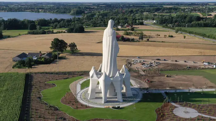 Heute wird die monumentale Marien-Statue  im streng katholischen Polen offiziell eröffnet