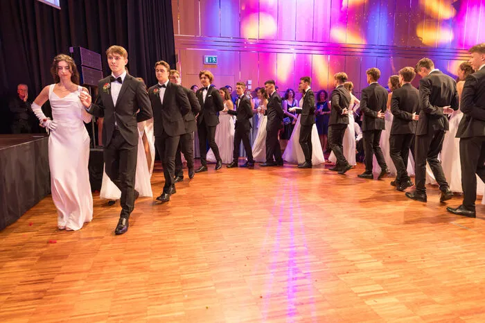 Für Stimmung sorgten dabei nicht nur die Band Melange und DJ Churcher, sondern auch die Absolventinnen und Absolventen sowie Schülerinnen und Schüler selbst: mit toller Polonaise, Mitternachtseinlage und etlichen Tanzeinlagen zwischendurch.