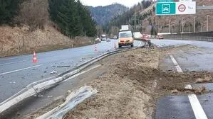 Die Leitschiene wurde schwer demoliert