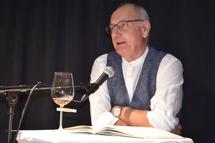 Zum Thema Wein erzählte Josef Neubauer heitere Geschichten bekannter Autoren wie Hermann Hesse, Eckart von Hirschhausen oder Helmut Eisendle.
