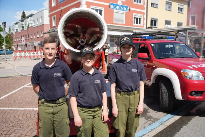 Die Feuerwehrjugend beim Spittaler Autosalon
