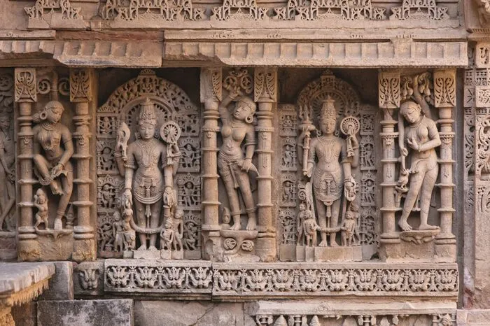 Gujarat. Indien ohne Trubel: Der Bundesstaat Gujarat ist herrlich ursprünglich. Löwen und Wildesel streifen durch Naturreservate und Stammesgemeinschaften konservieren ihre Kultur.