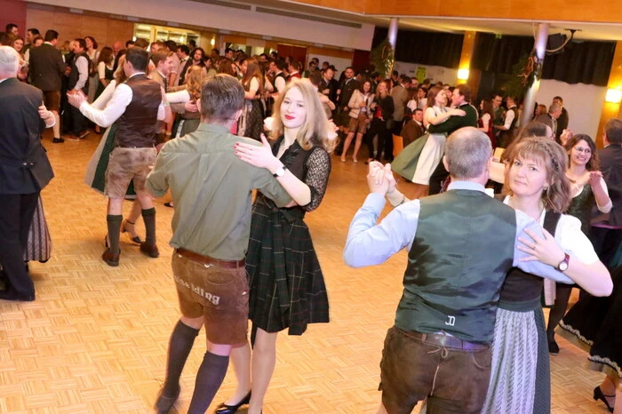 Übrigens: Ein Video von der rauschenden Ballnacht gibt es auf Facebook Kleine Zeitung St. Veit/Feldkirchen zu sehen! 