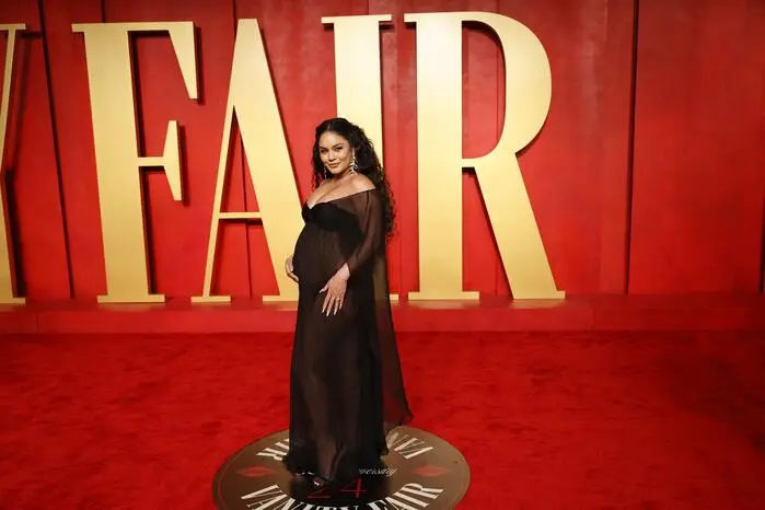 Vanessa Hudgens trug ein besonderes Geheimnis unter dem Herzen. Die Schauspielerin zeigte sich am Roten Teppich erstmals mit Babybauch, der „High School Musical“-Star hatte Ende 2023 geheiratet.
