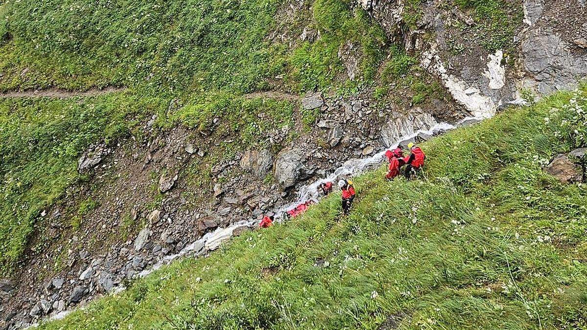 Das extrem steile Gelände forderte die Bergrettungskräfte