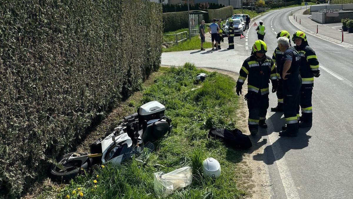 Der Motorradfahrer wurde bei dem Unfall unbestimmten Grades verletzt