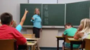 Ist die 5. bzw. die 6. Unterrichtsstunde die letzte an einem Schultag, dauert sie an einer Mittelschule 45 statt 50 Minuten (Symbolfoto)
