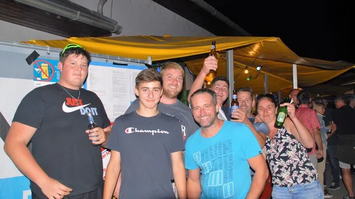Zahlreiche Festbesucher zog es nach zweijähriger Pause wieder zum Sommerfest auf den Bauhof in Untergroßau.