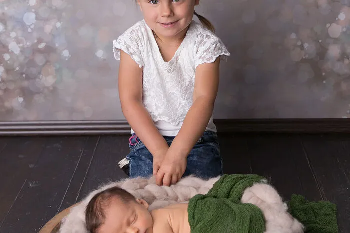 Am 17. Mai um 7.28 Uhr war es soweit - David (2680 g, 47 cm) wurde geboren. Seine stolze Schwester Valerie (4 Jahre) umsorgt ihn liebevoll. Glücklich über den Familienzuwachs sind auch seine Eltern Julia Steinwender und Christian Lammegger aus Fresach.