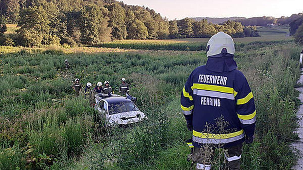 Die Feuerwehr Fehring barg das Unfallfahrzeug