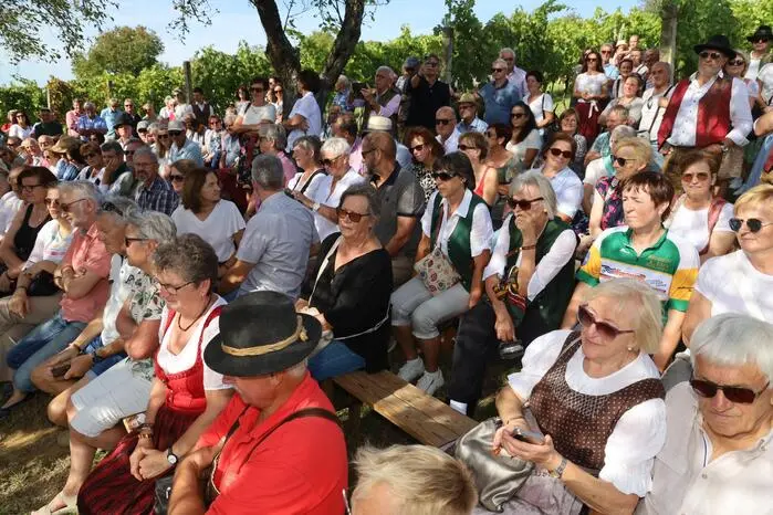 Es wird seit 1999 zum Gedenken an den Heimatdichter und Journalisten Fred Strohmeier veranstaltet und gehört zu den größten volkstümlichen Veranstaltungen in der Oststeiermark