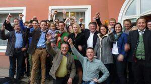 Nach der Wahl im März 2015 jubelte die FPÖ unter Peter Müller (Mitte, grüne Jacke) über einen fulminanten Wahlsieg. Doch letztlich endete man in der Opposition, weil ÖVP, SPÖ und Grüne sich zu einer Koalition zusammenfanden