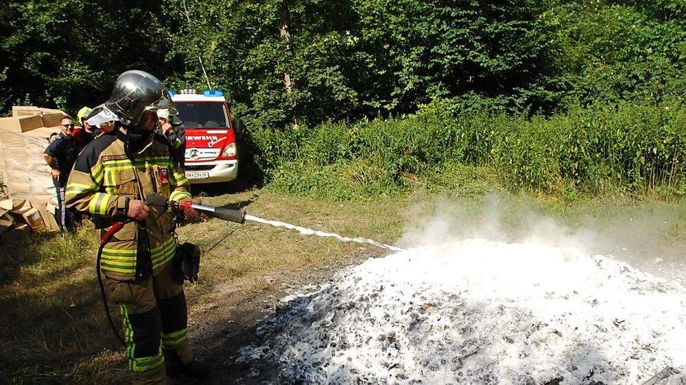 Die Feuerwehr Ebreichsdorf löschte den Krapfenbrand