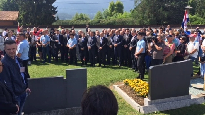 Am Freitag um 11 Uhr startete das Ustascha-Gedenktreffen am Friedhof von Loibach.