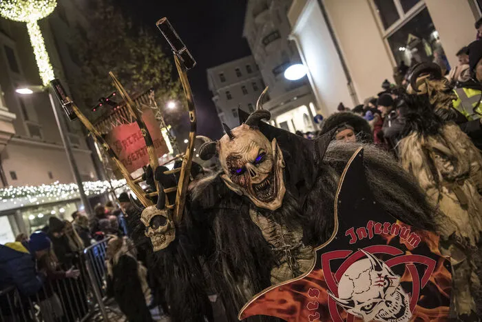 Dass Perchten gelebtes Brauchtum verkörpern zeigen auch die handgeschnitzten Masken