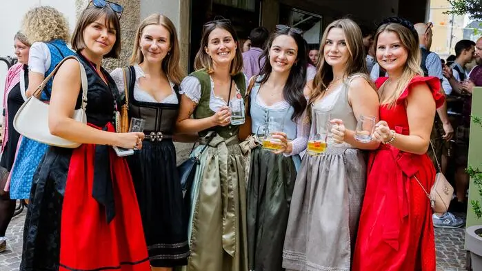 Nach dem „feierlichen Hochamt“ und dem Bieranstich wurde ausgelassen gefeiert