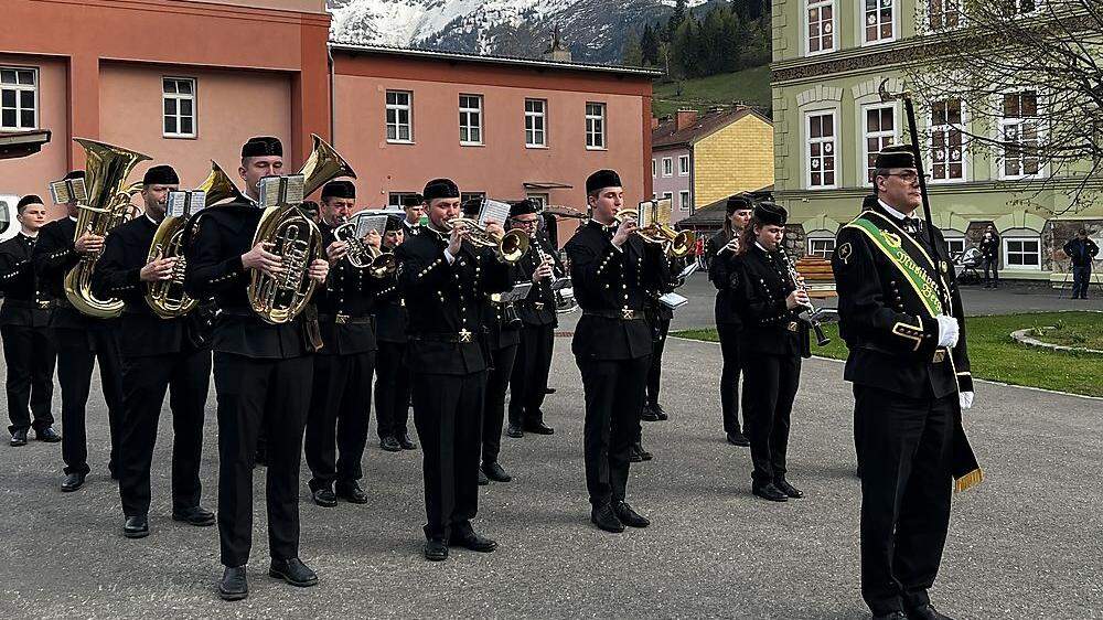 Die Bergmusikkapelle Eisenerz gestaltet die Bergmannsmesse in der Basilika Mariazell musikalisch