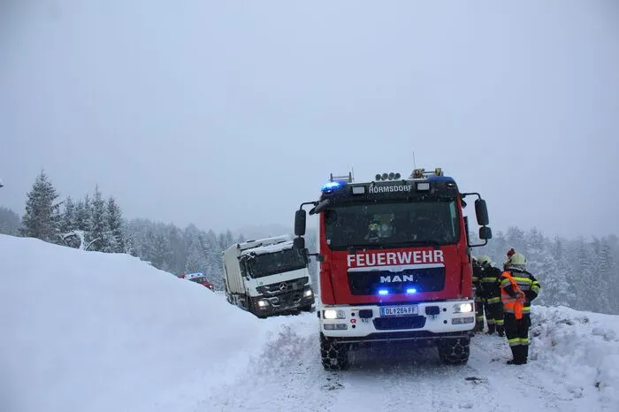 Fahrzeugbergung bei Feisternitz (Eibiswald) durch die FF Hörmsdorf