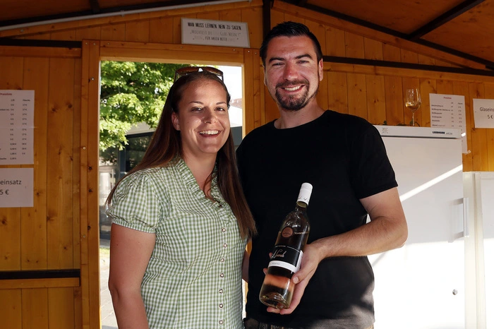 Bis Mitternacht genossen eine Vielzahl begeisterter Weinliebhaber die variantenreiche Weinvielfalt und kulinarischen Schmankerln.