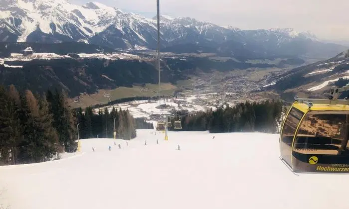 Nur noch sehr spärlich sind die Wintersportler auf der Hochwurzen unterwegs