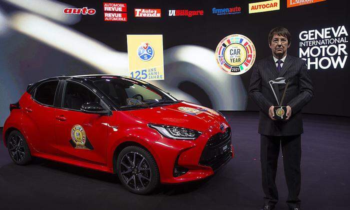 Frank Janssen, Präsident der Jury Car of the Year, präsentiert den Toyota Yaris, Auto des Jahres 2021