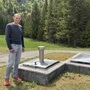 Dort, wo Betriebsleiter Markus Petz steht, befindet sich eine der zwei Pumpen