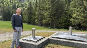 Dort, wo Betriebsleiter Markus Petz steht, befindet sich eine der zwei Pumpen