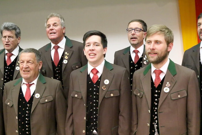 Anlässlich des runden Jubiläums lud der Glantaler Klangkörper unter Chorleiter Peter Müller am Samstagabend zum Festkonzert in das örtliche Kulturhaus. 