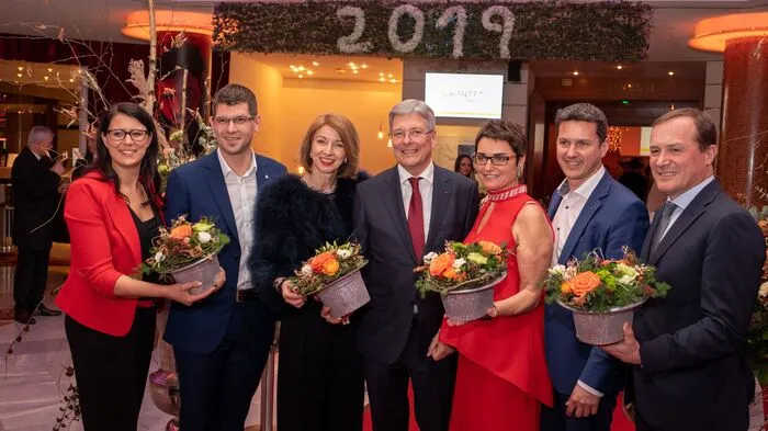 Montagabend findet im Casino Velden der Neujahrsempfang der Kärntner Landesregierung statt. Hier am Foto: Landesrätin Sara Schaar (SPÖ), Landesrat Martin Gruber (ÖVP), Landeshauptmannstellvertreterin Gaby Schaunig (SPÖ), Landeshauptmann Peter Kaiser (SPÖ), Landeshauptmannstellvertreterin Beate Prettner (SPÖ), Landesrat Daniel Fellner (SPÖ) und Landesrat Ulrich Zafoschnig (ÖVP).
