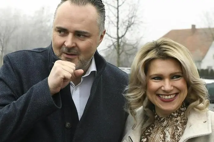 Jurtschak begleitete Doskozil auch zur Stimmabgabe