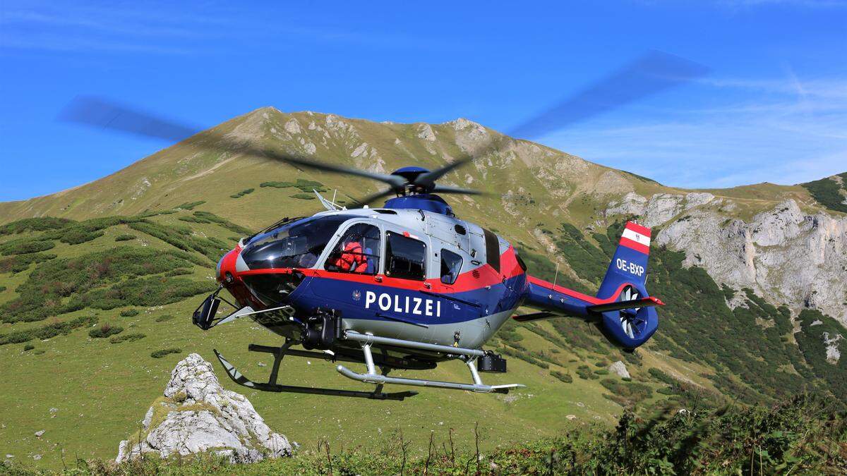 Auch Polizeihubschrauber sind heute bei der Suche wieder im Einsatz (Sujetbild)