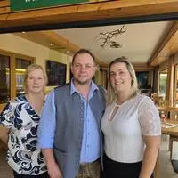 Führen mit Freude den Gasthof Trattner: Peter und Marion (rechts) mit Unterstützung von Mutter Marianne