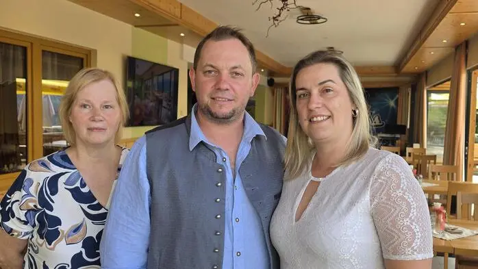 Führen mit Freude den Gasthof Trattner: Peter und Marion (rechts) mit Unterstützung von Mutter Marianne