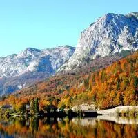Das „Land der Berge“ erstrahlt in herbstlicher Pracht