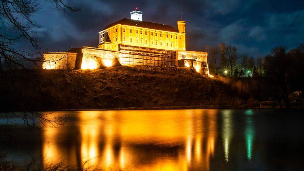 Unter anderem wird Schloss Trautenfels am Sonntag ab 19 Uhr orange leuchten