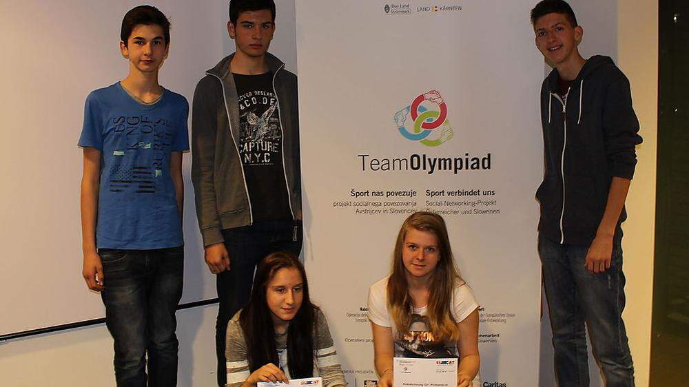 Erfolgreich teilgenommen bei „Team Olympiad“ haben Martin Pototschnig (links), Alan Bajrič, Nejra Ibrahimovič, Michelle Leithold, Pascal Suntinger und Ajdin Arslanovič (nicht im Bild)