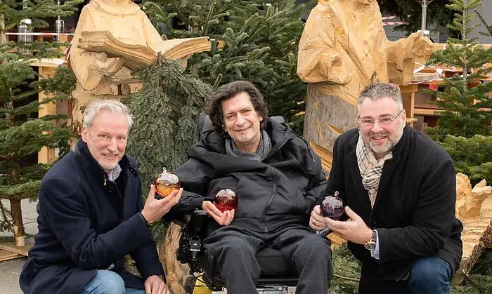 Künstler Mario Karner (Mitte) mit Adi Kulterer (rechts) und Helmuth Micheler