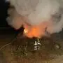 Die Feuerwehr Wagendorf beim Löschen ihres eigenen Osterfeuers