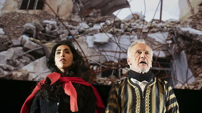 Das Schauspielhaus Zürich ist eine der bedeutendsten Theater im deutschen Sprachraum. Hier eine Szene aus der Aufführung "Orest in Mossul" von Milo Rau.