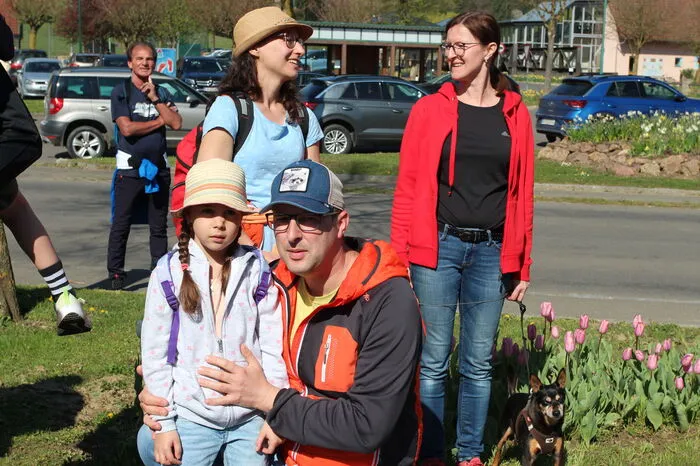 Beim Edelsbacher Tulpenwandertag standen drei Wanderstrecken zur Verfügung: der Tulpenwanderweg, der Weisheitenwanderweg und der Kräuterwanderweg.