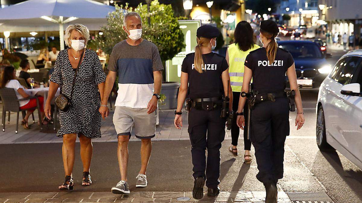 Wie hier in Velden wird es in Spittal eine temporäre Maskenpflicht für die Dämmer-Shopping Abende geben