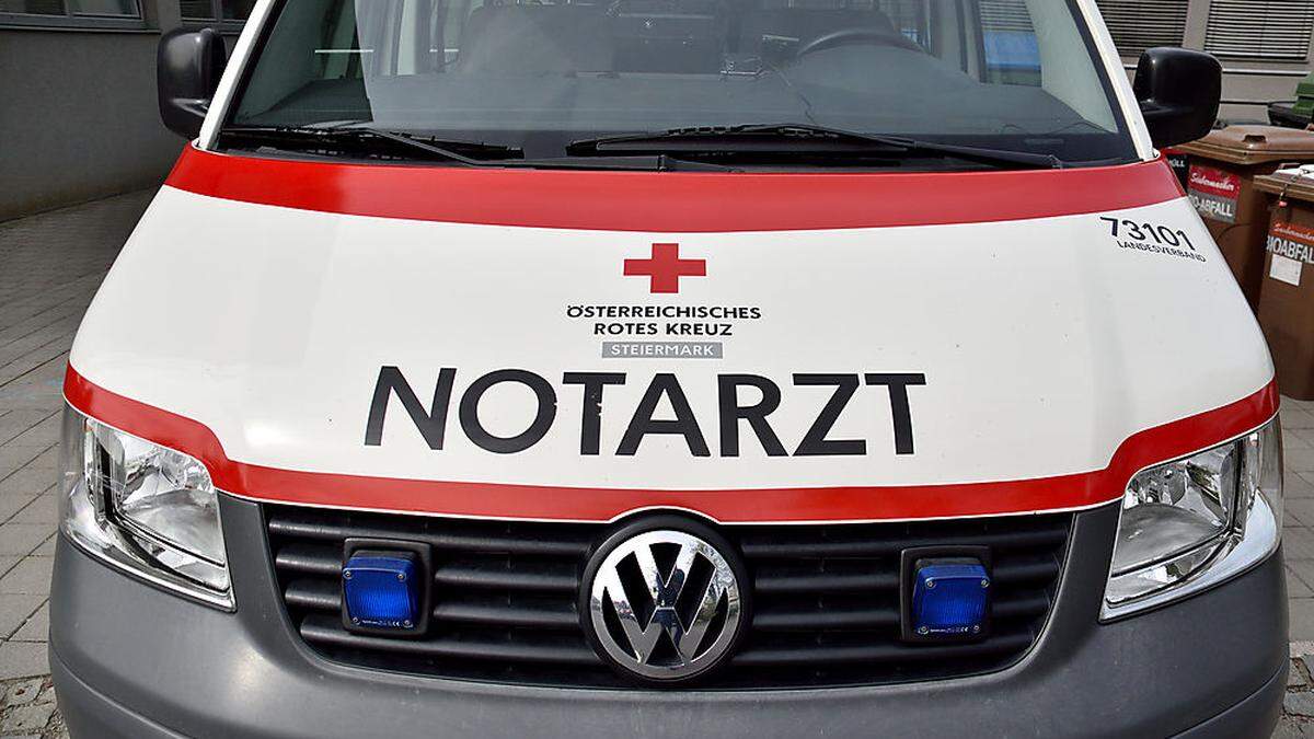 Das Unfallopfer wurde vom Notarzt erstversorgt (Symbolfoto)