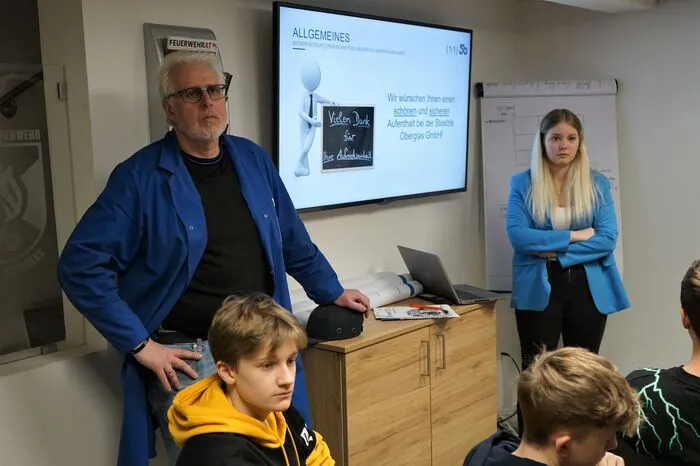 Vor Ort standen Ausbildungsleiter Reinhold Wolfsberger und Personalbeauftragte Selina Mireiter für Erklärungen bereit.