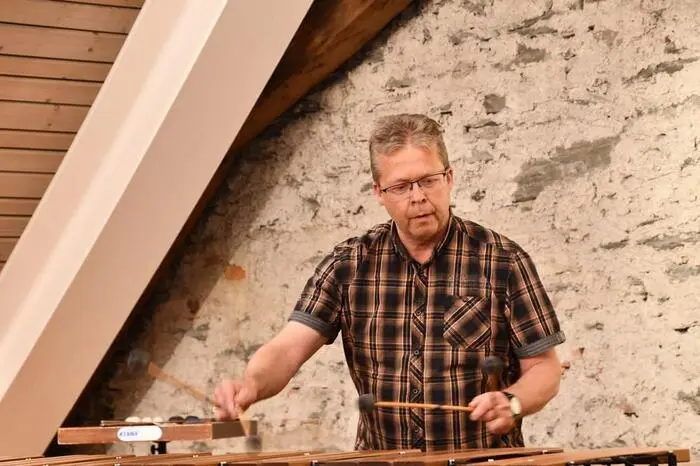 Für die musikalische Umrahmung sorgte Johannes Hipfl mit Marimba-Klängen.