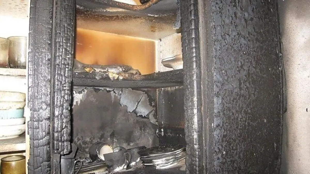 Die Küche stand in Vollbrand als die Feuerwehr eintraf.