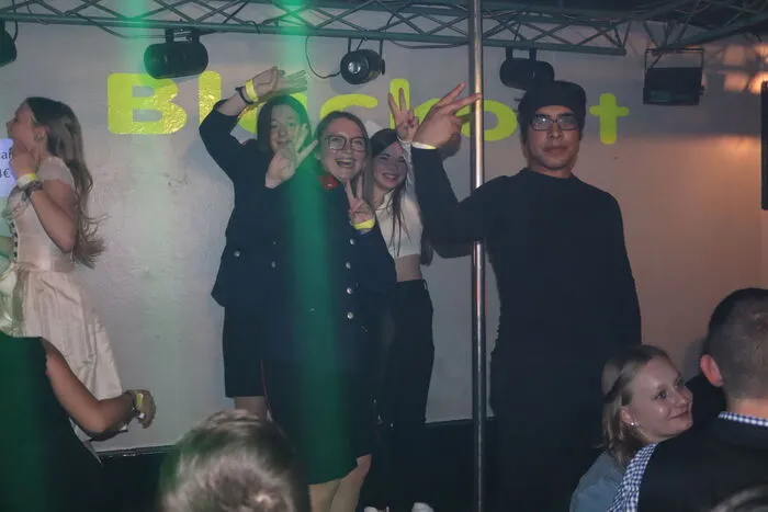 Im Keller feierte die Jugend bei der Disco Black Out.