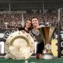 Der Bärnbacher Dominik Deutschl und seine Freundin feierten mit Meisterschale und ÖFB-Pokal